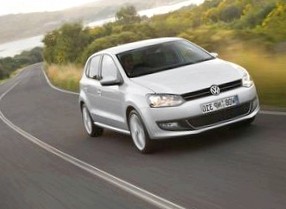 Volkswagen Polo (Пони девочек катает)